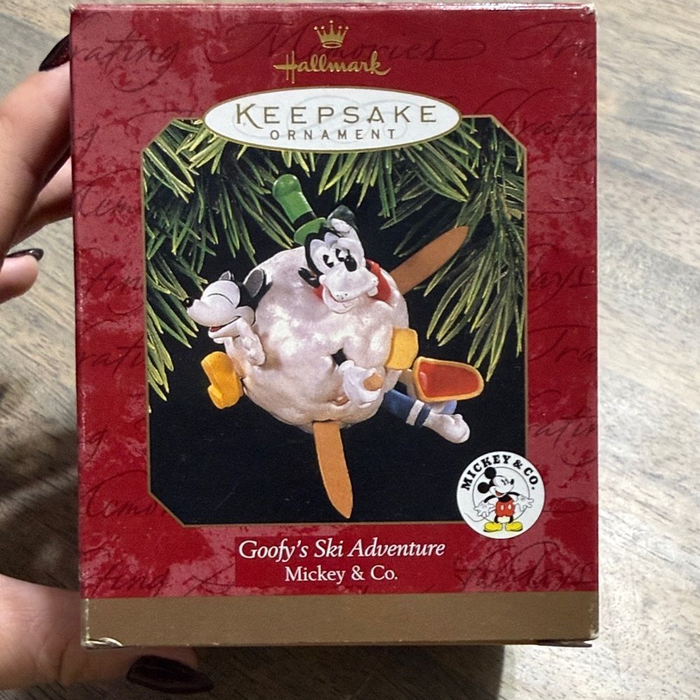 Hallmark Keepsake “Goofy’s Ski Adventure” Ornament – Mickey & Co. – Disney